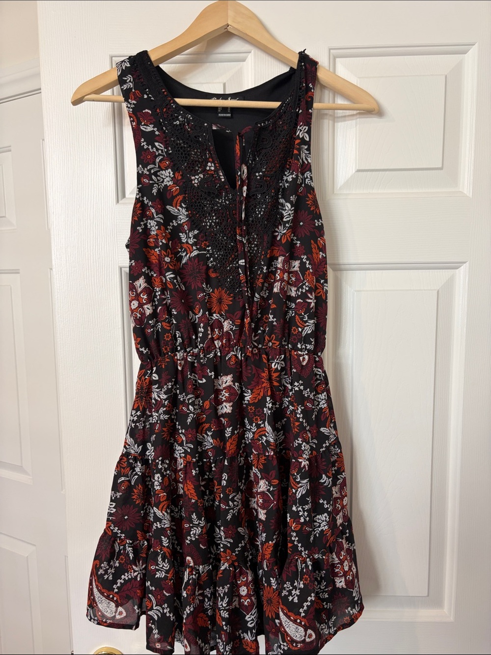 Sleeveless Black Midi Dress with Red Floral Print and Crochet Detail